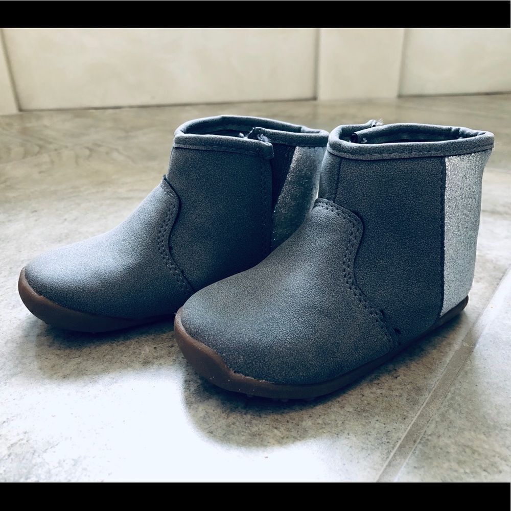 Carter’s gray/ silver boots size 5.5 in GUC